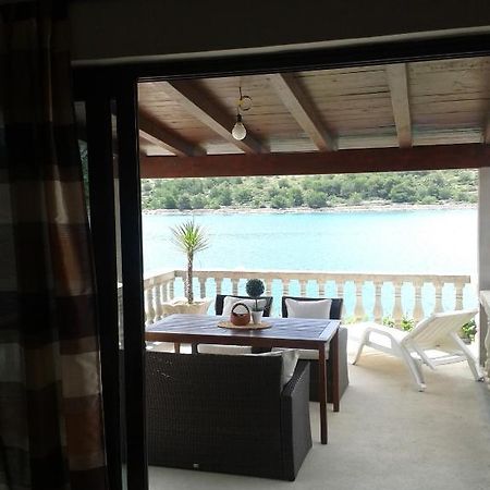 Apartments Miranda Kaprije Bilik gambar