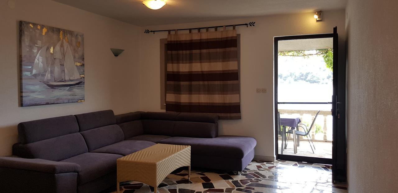 Apartments Miranda Kaprije Luaran gambar